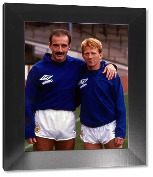 Scotlands Willie Miller with former Aberdeen teammate Gordon Strachan, October 1989