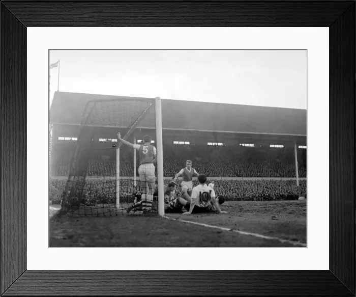 Framed Print : English League Division One match at White Hart Lane January 1959 Tottenham Hotspur Framed Print : English League Division One match at White Hart Lane January 1959 Tottenham Hotspur