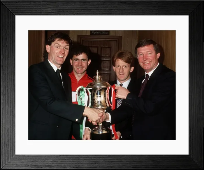 Framed Print : Roy Aitken (left) with Manchester United players Arthur Albiston