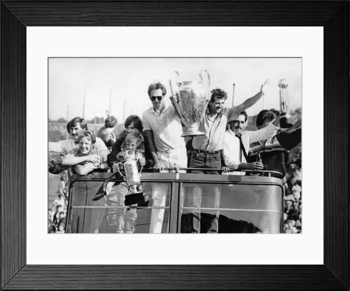 Framed Print : Members of the Liverpool team parade the Milk, European