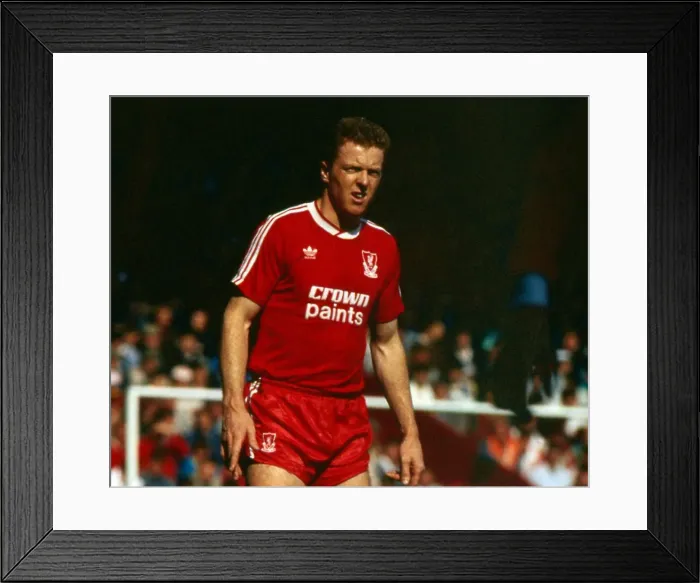 Framed Print : Steve Nicol in action for Liverpool April 1988 Framed Print : Steve Nicol in action for Liverpool April 1988
