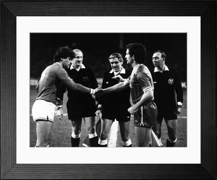 Framed Print : Kevin Ratcliffe of Everton Graeme Souness Liverpool 1984 shake hands