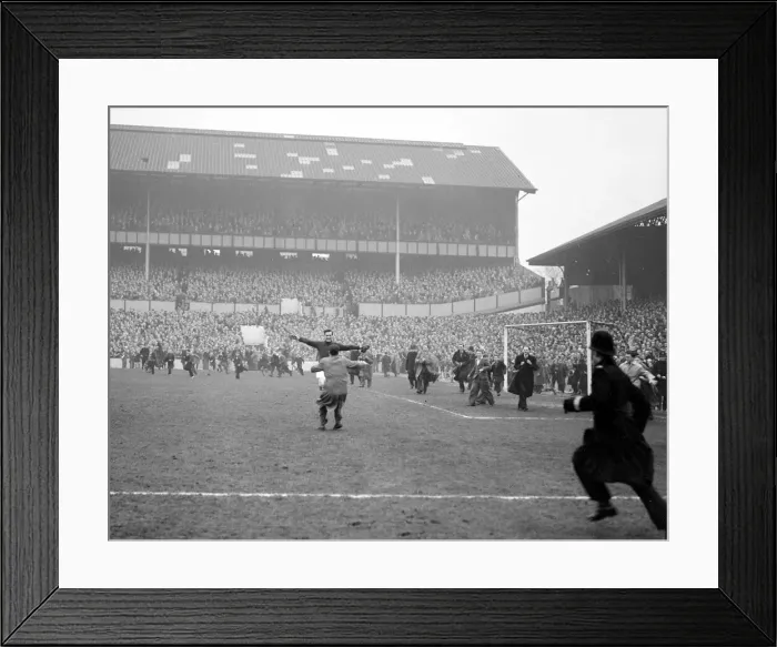 Framed Print : FA Cup Semi Final Replay at White Hart Lane March 1950 Arsenal 1 v Chelsea 0