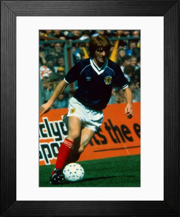 Framed Print : Gordon Strachan in action for Scotland Circa 1986 Framed Print : Gordon Strachan in action for Scotland Circa 1986