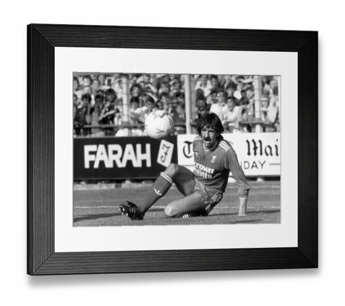 Framed Print : Mark Lawrenson playing football in action for Liverpool October 1987 Framed Print : Mark Lawrenson playing football in action for Liverpool October 1987