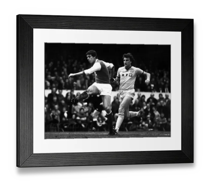 Framed Print : Paul Vaesson Football Player of Arsenal - in action against Leeds United