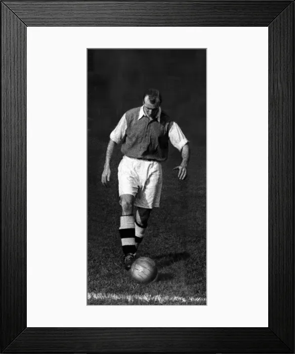 Framed Print : Wally Barnes Football Player of Arsenal - October 1949 Framed Print : Wally Barnes Football Player of Arsenal - October 1949