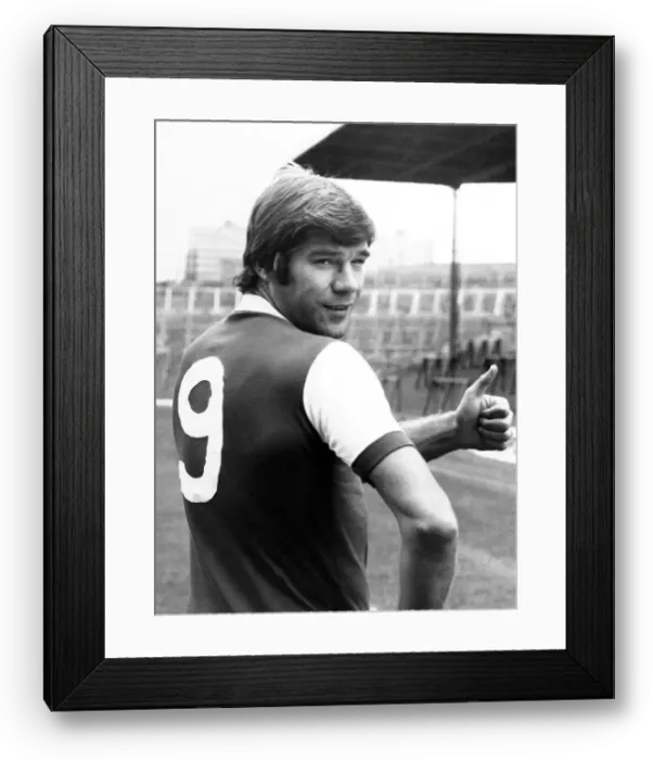 Framed Print : Malcolm McDonald Football Player of Arsenal - wearing the number 9 shirt Framed Print : Malcolm McDonald Football Player of Arsenal - wearing the number 9 shirt