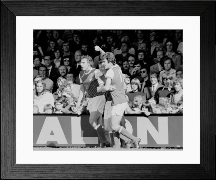 Framed Print : English Football League Division One match Leicester City v Arsenal August 1974 Framed Print : English Football League Division One match Leicester City v Arsenal August 1974