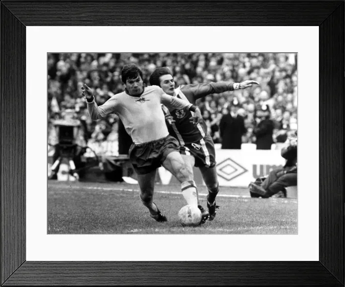 Framed Print : Malcolm McDonald Football Player of Arsenal - in action against Orient in the FA Framed Print : Malcolm McDonald Football Player of Arsenal - in action against Orient in the FA