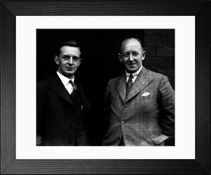 Framed Print : Manchester United manager Scott Duncan wih Mr Crickman November 1935