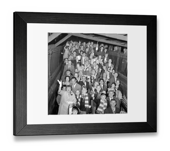 Framed Print : Manchester United fans return home from Wembley following their team