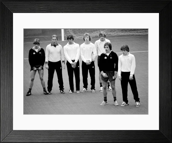 Framed Print : Manchester Uniteds new manager Dave Sexton took the final training session before Framed Print : Manchester Uniteds new manager Dave Sexton took the final training session before