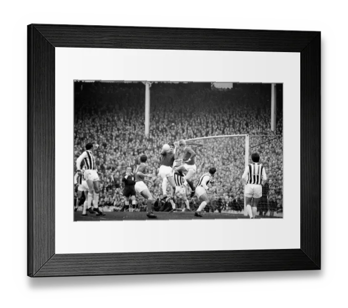 Framed Print : West Bromich Albion v Manchester United-Alex Stepney collects