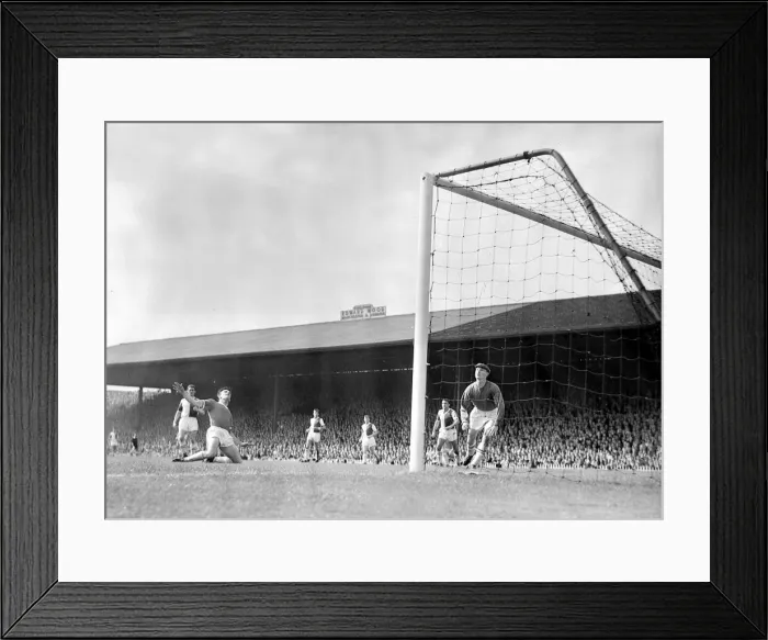 Framed Print : Manchester United on the attack during the league match against Blackburn Rovers at Old Framed Print : Manchester United on the attack during the league match against Blackburn Rovers at Old