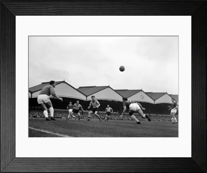 Framed Print : Manchester United goalkeeper Harry Gregg watches closely as th ball comes across his Framed Print : Manchester United goalkeeper Harry Gregg watches closely as th ball comes across his