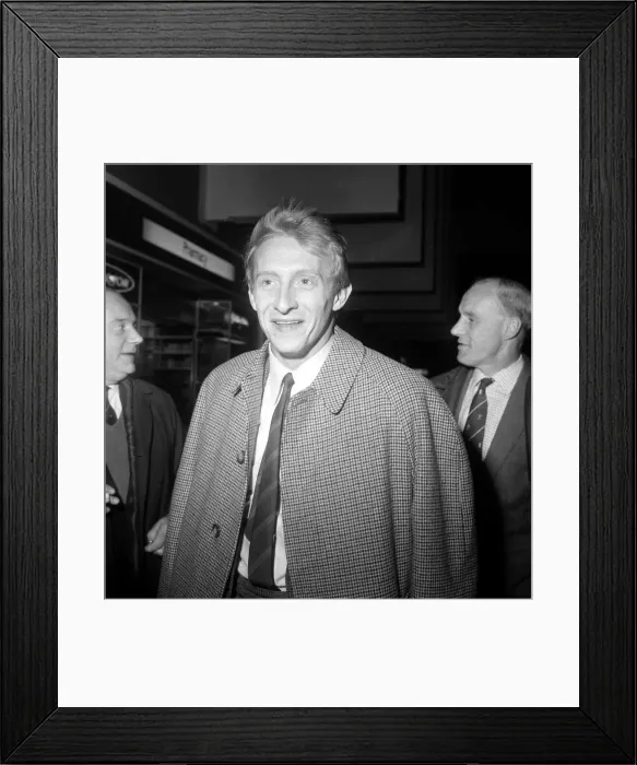 Framed Print : Manchester United footballer Denis Law 1965 Framed Print : Manchester United footballer Denis Law 1965