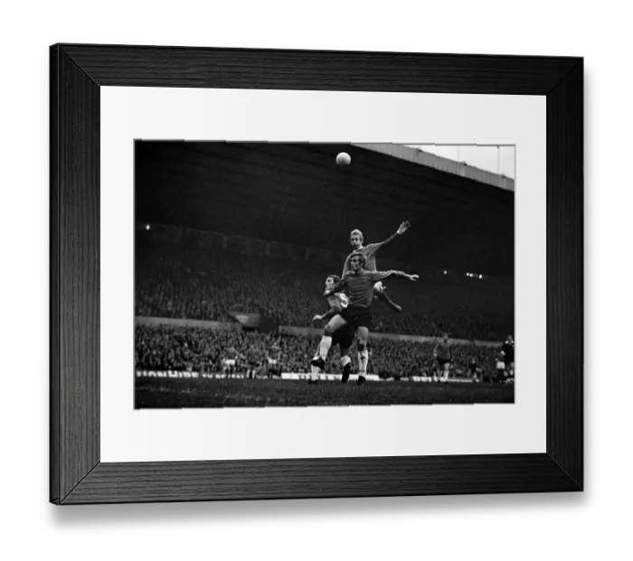 Framed Print : Denis Law of Manchester United jumps up for a high ball with Ipswich Town defenders Framed Print : Denis Law of Manchester United jumps up for a high ball with Ipswich Town defenders