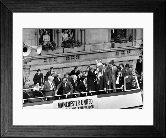 Framed Print : Manchester United Football Team return after winning the European Cup - Matt Busby holds