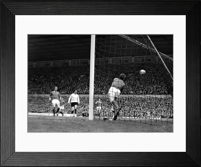 Framed Print : Manchester United v Sunderland-United keeper Alex Stepney is rooted to the spot as George