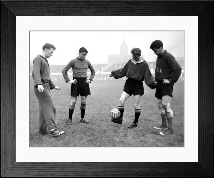 Framed Print : Roger Byrne footballer Manchester United player October 1956 Framed Print : Roger Byrne footballer Manchester United player October 1956