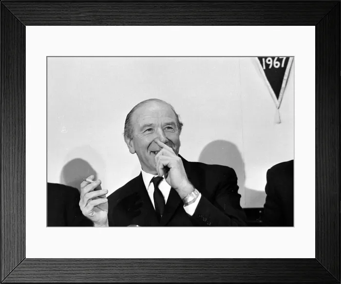 Framed Print : Sir Matt Busby, announces his resignation as Manager of Manchester United at press
