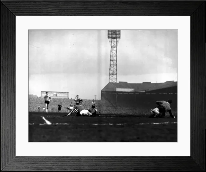 Framed Print : Dennis Viollet scoring for Manchester United against Newcastle United during their
