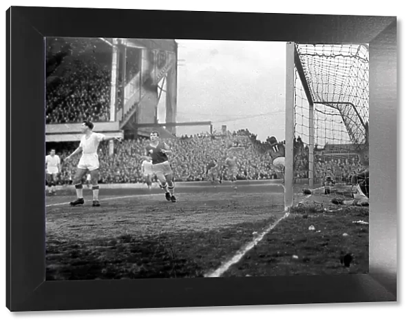 West Ham versus Manchester United - Harry Gregg ends up in the goal after Musgrove (no