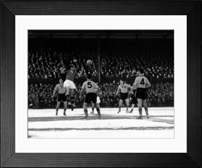 Framed Print : Norwich City v Manchester United Norwich keeper Ken Nethercroft punches clear past