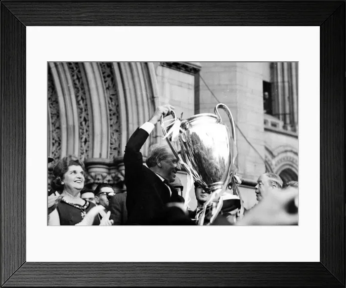 Framed Print : Manchester United Football Team return after winning the European Cup - Matt Busby holds Framed Print : Manchester United Football Team return after winning the European Cup - Matt Busby holds