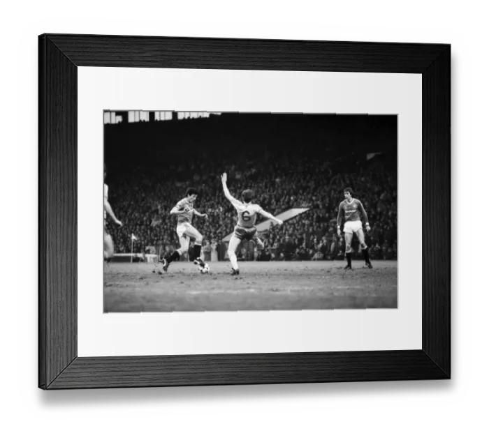 Framed Print : English League Division One match at Old Trafford. Manchester United 0 v Norwich City 0 Framed Print : English League Division One match at Old Trafford. Manchester United 0 v Norwich City 0
