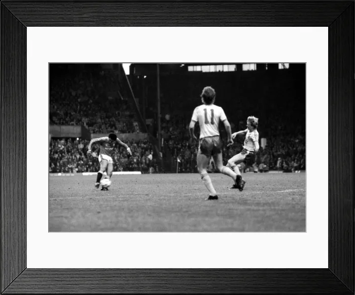 Framed Print : English League Division One match at Old Trafford. Manchester United 0 v Norwich City 0