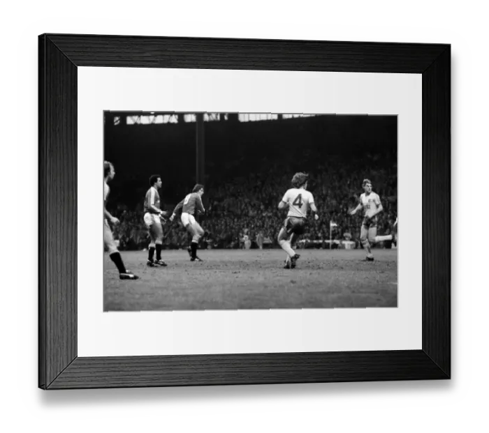 Framed Print : English League Division One match at Old Trafford. Manchester United 0 v Norwich City 0 Framed Print : English League Division One match at Old Trafford. Manchester United 0 v Norwich City 0