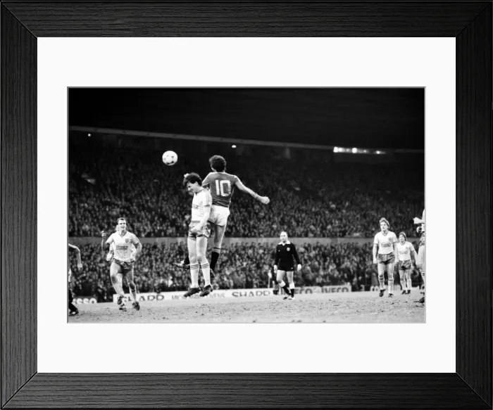 Framed Print : English League Division One match at Old Trafford. Manchester United 0 v Norwich City 0 Framed Print : English League Division One match at Old Trafford. Manchester United 0 v Norwich City 0
