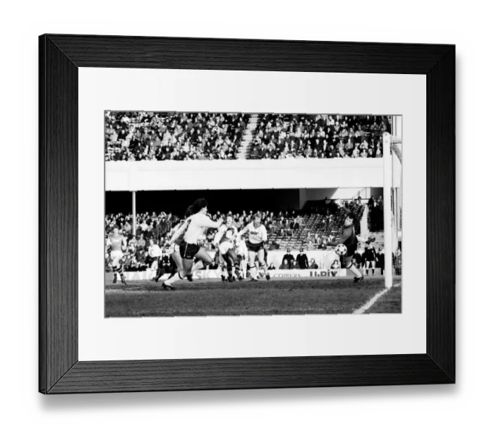 Framed Print : English FA Cup match at Highbury. Arsenal 2 v Bolton Wanderers 1