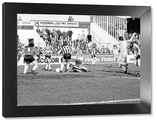 Grimsby v. Manchester City. February 1984 MF14-02-035 The final score was a one all draw