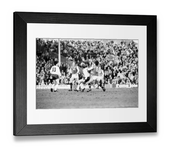 Framed Print : English FA Cup match at Highbury. Arsenal 2 v Bolton Wanderers 1 Framed Print : English FA Cup match at Highbury. Arsenal 2 v Bolton Wanderers 1