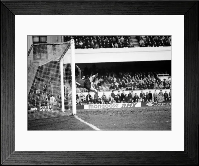 Framed Print : English FA Cup match at Highbury. Arsenal 2 v Bolton Wanderers 1 Framed Print : English FA Cup match at Highbury. Arsenal 2 v Bolton Wanderers 1