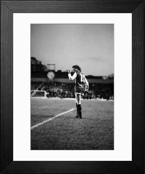 Framed Print : English FA Cup match at Highbury. Arsenal 2 v Bolton Wanderers 1
