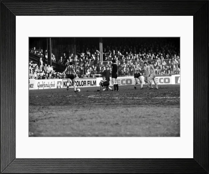 Framed Print : Grimsby v. Manchester City. February 1984 MF14-02-038 The final score was a one all draw Framed Print : Grimsby v. Manchester City. February 1984 MF14-02-038 The final score was a one all draw