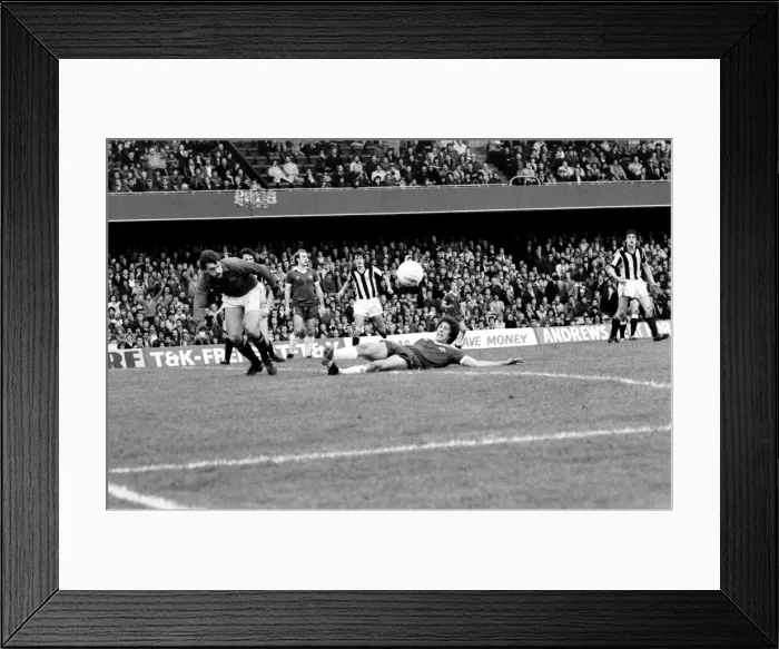 Framed Print : English League Division Two match at Stamford Bridge. Chelsea 6 v Newcastle United 0 Framed Print : English League Division Two match at Stamford Bridge. Chelsea 6 v Newcastle United 0