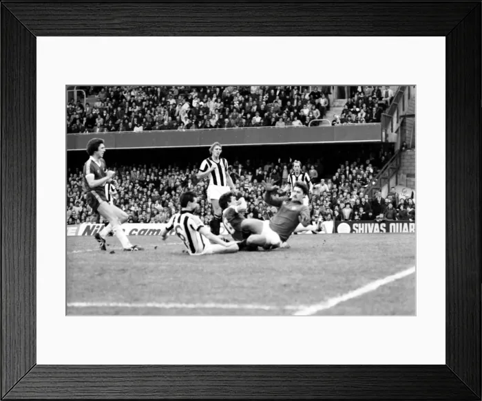 Framed Print : English League Division Two match at Stamford Bridge. Chelsea 6 v Newcastle United 0 Framed Print : English League Division Two match at Stamford Bridge. Chelsea 6 v Newcastle United 0