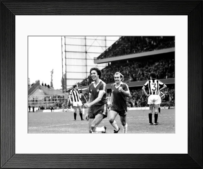 Framed Print : English League Division Two match at Stamford Bridge. Chelsea 6 v Newcastle United 0 Framed Print : English League Division Two match at Stamford Bridge. Chelsea 6 v Newcastle United 0