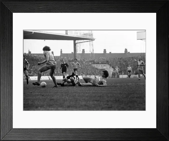 Framed Print : Manchester City v. Newcastle. February 1984 MF14-11-030 The final score was a two one Framed Print : Manchester City v. Newcastle. February 1984 MF14-11-030 The final score was a two one