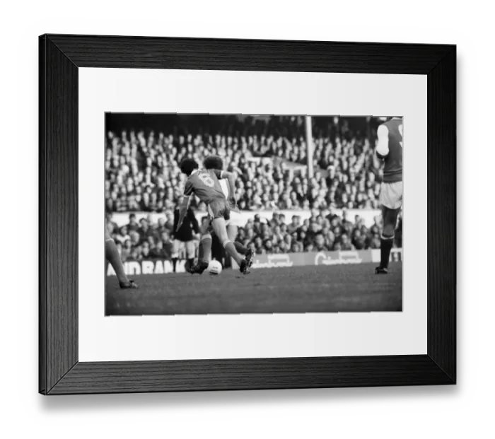 Framed Print : Arsenal v. Brighton and Hove Albion. November 1980 LF05-05-029 Football Division Framed Print : Arsenal v. Brighton and Hove Albion. November 1980 LF05-05-029 Football Division
