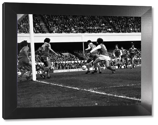 Arsenal v. Brighton and Hove Albion. November 1980 LF05-05-005 Football Division