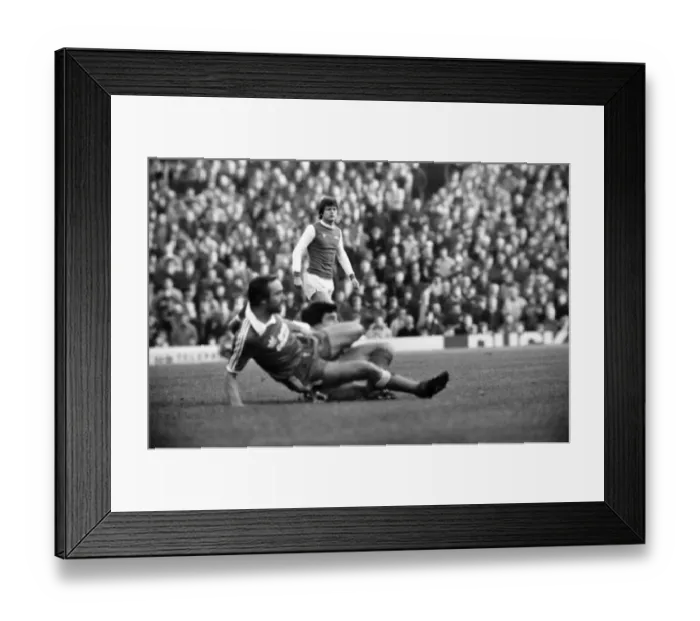 Framed Print : Arsenal v. Brighton and Hove Albion. November 1980 LF05-05-023 Football Division