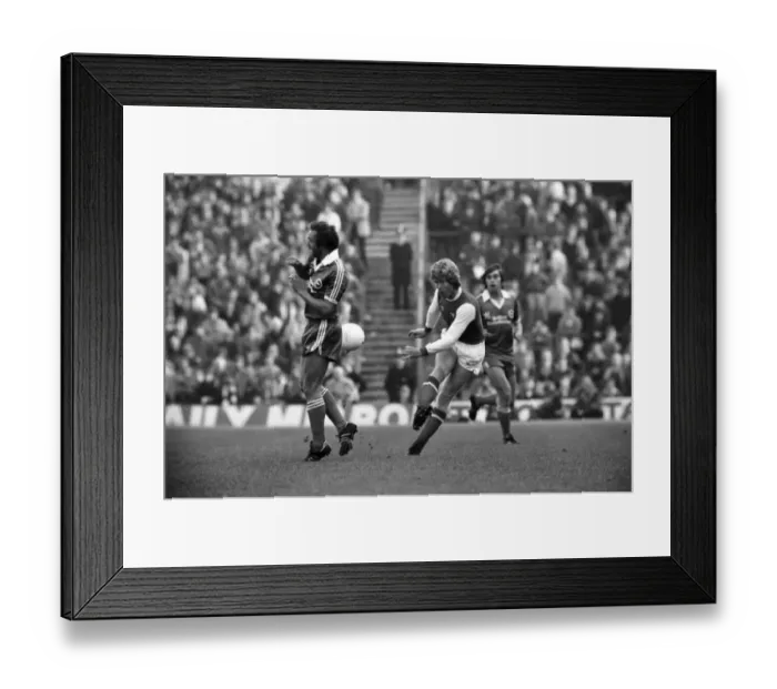 Framed Print : Arsenal v. Brighton and Hove Albion. November 1980 LF05-05-021 Football Division