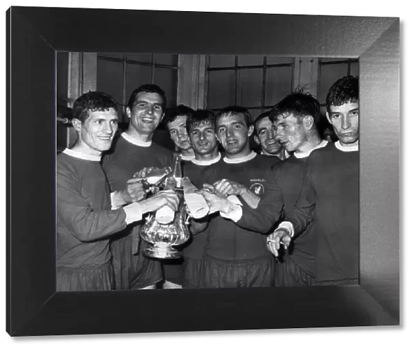 Liverpool players enjoy a drink after winning FA Cup final against Leeds United (2-1)