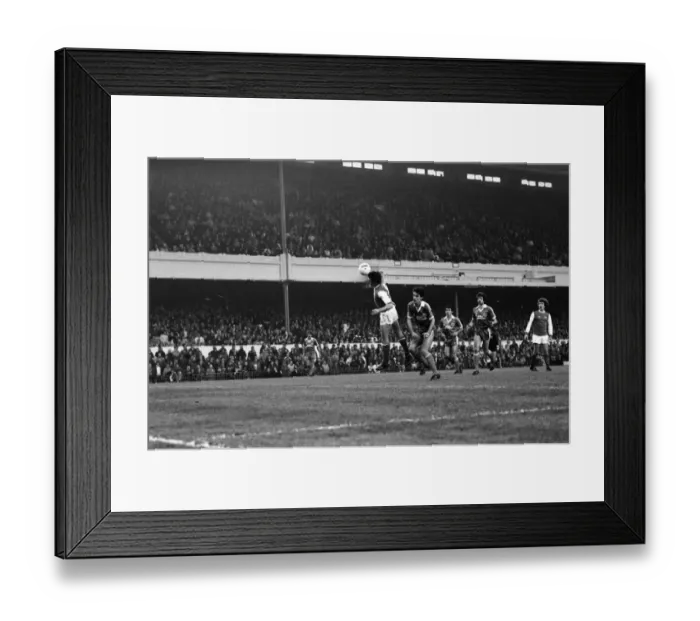 Framed Print : Arsenal v. Brighton and Hove Albion. November 1980 LF05-05-020 Football Division One Framed Print : Arsenal v. Brighton and Hove Albion. November 1980 LF05-05-020 Football Division One